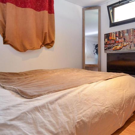 Awesome Apartment In Pujaut With Swimming Pool Exteriör bild