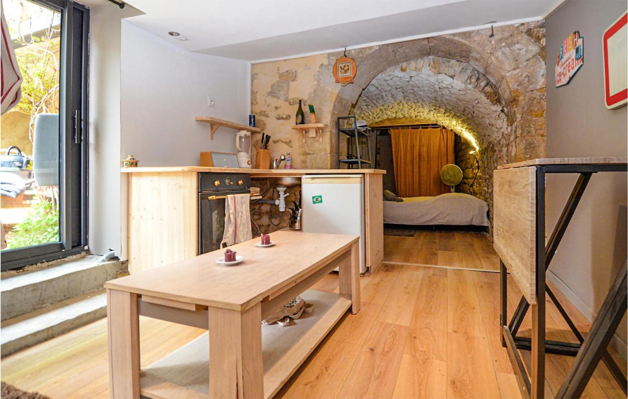 Awesome Apartment In Pujaut With Swimming Pool Exteriör bild