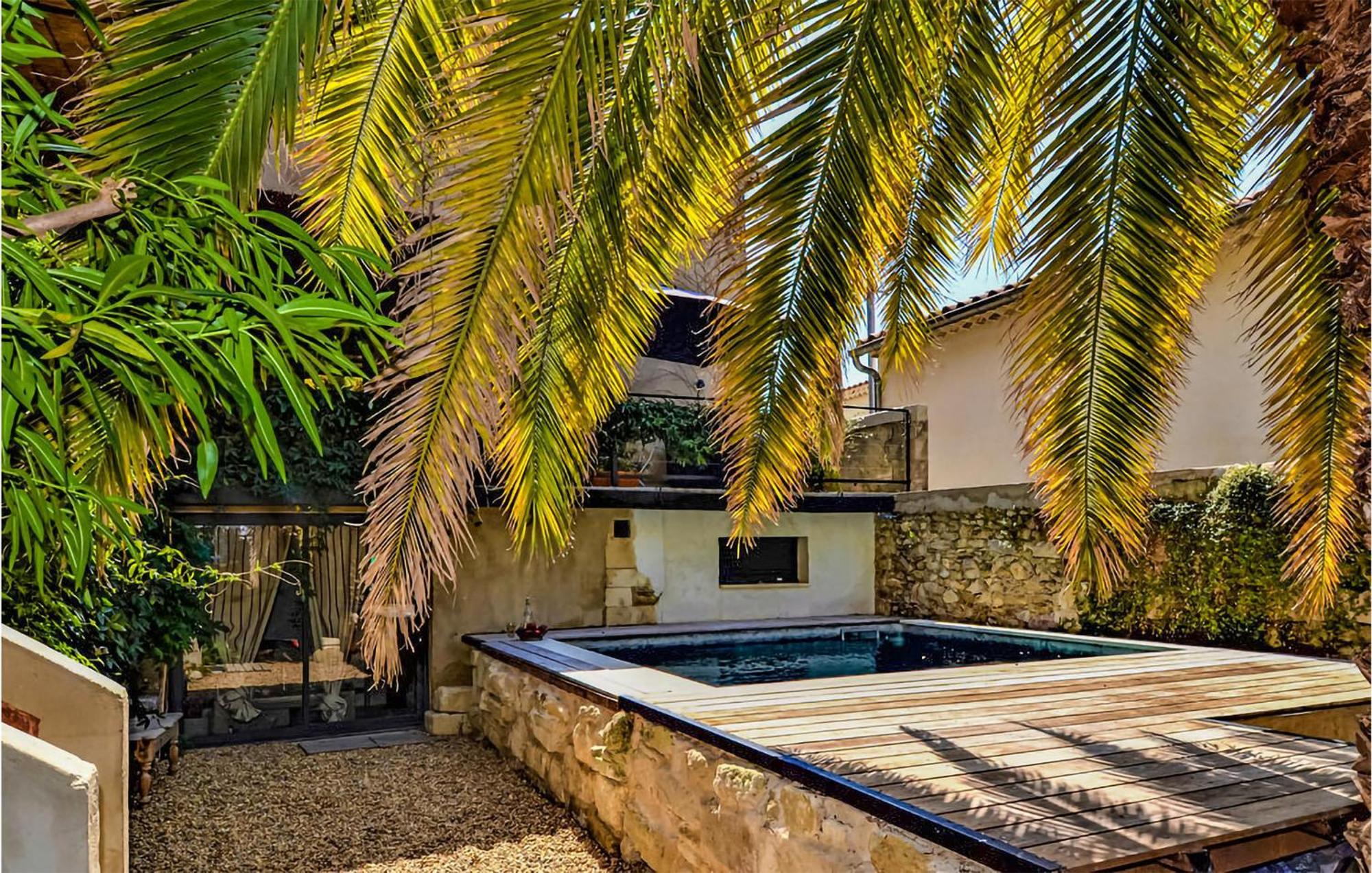 Awesome Apartment In Pujaut With Swimming Pool Exteriör bild