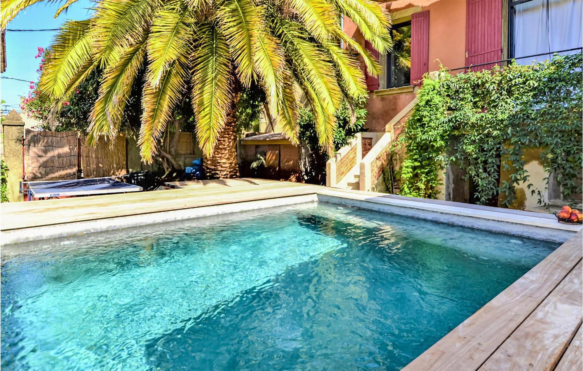 Awesome Apartment In Pujaut With Swimming Pool Exteriör bild