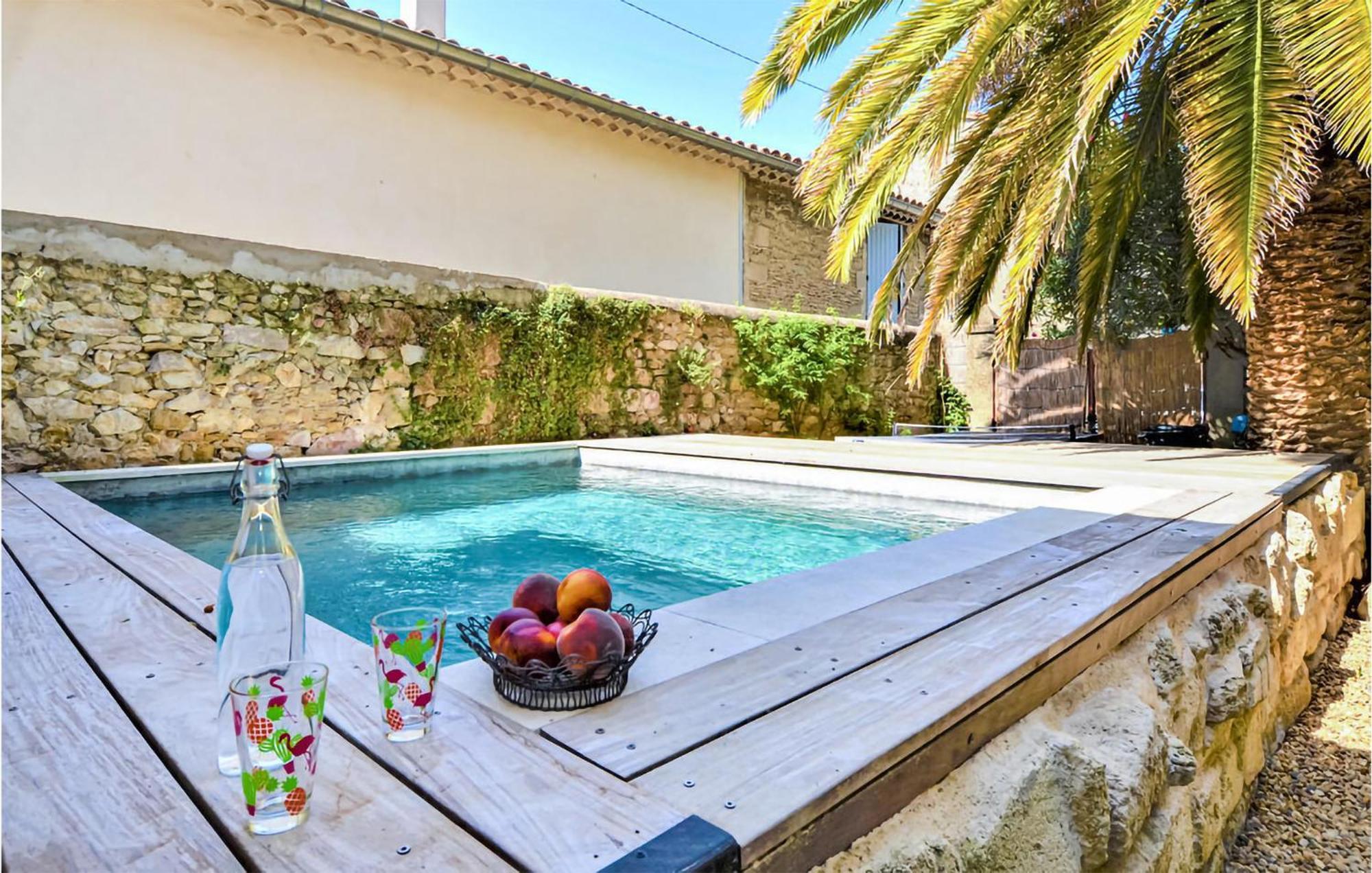 Awesome Apartment In Pujaut With Swimming Pool Exteriör bild